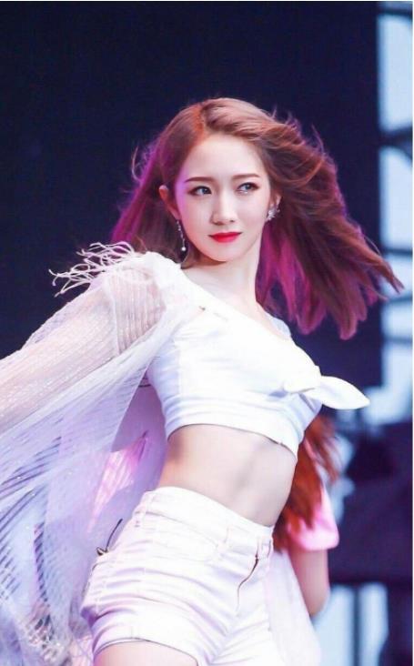 白白指哪位明星,探寻其魅力与影响力